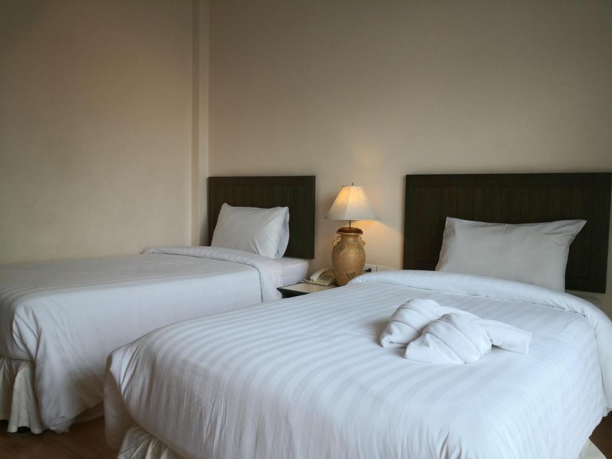 Baan Suksiri Hotel HHQ Exteriör bild