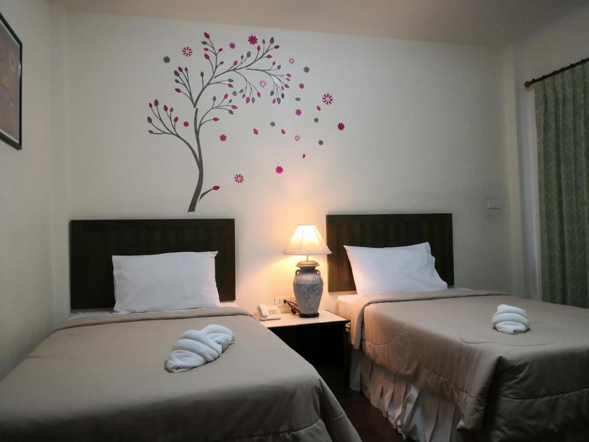 Baan Suksiri Hotel HHQ Exteriör bild
