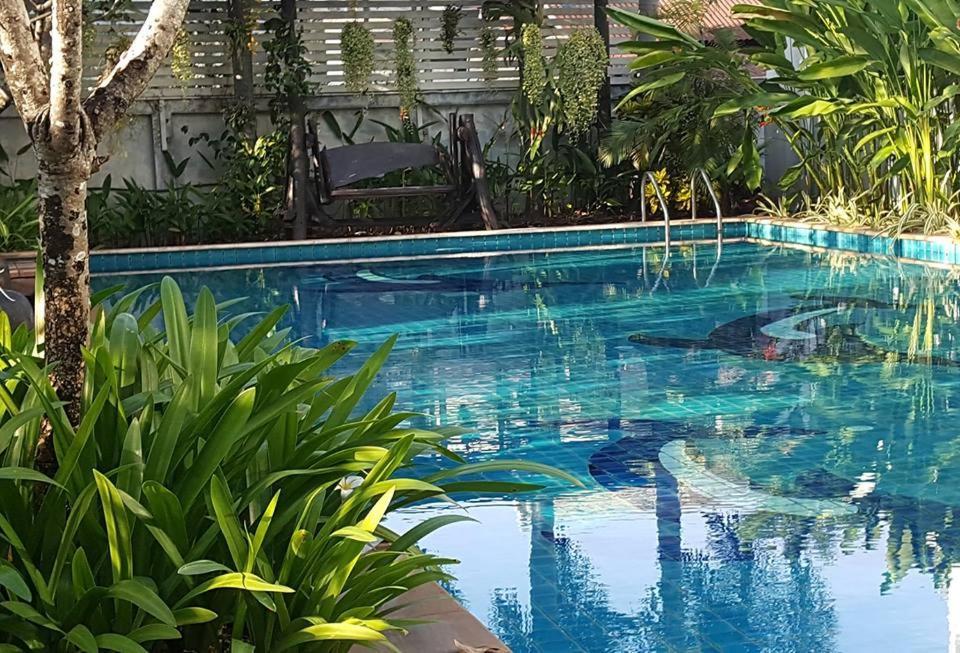 Baan Suksiri Hotel HHQ Exteriör bild