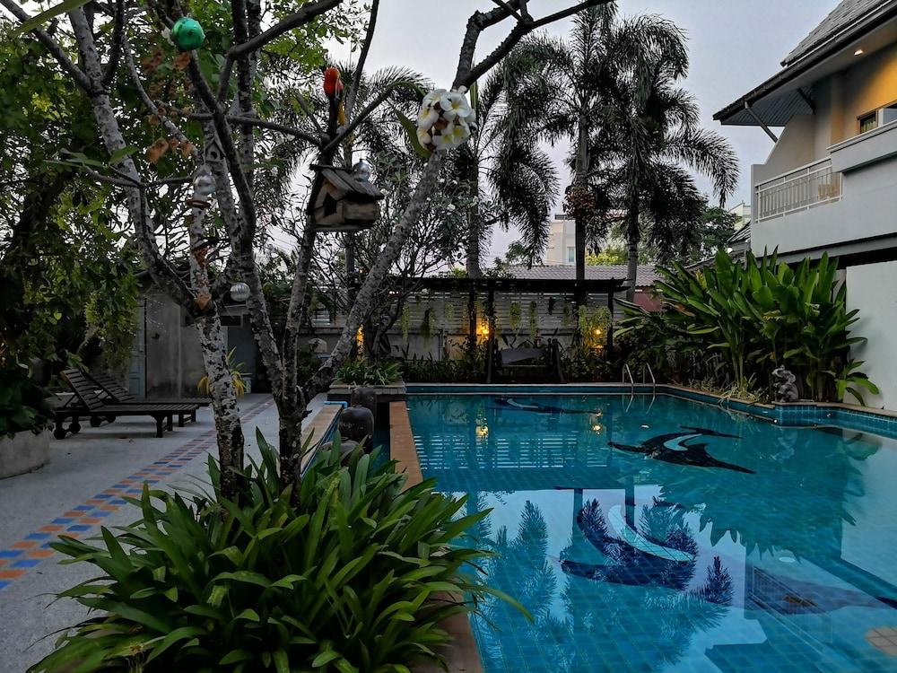 Baan Suksiri Hotel HHQ Exteriör bild